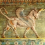 Крылатый бык. Лицевой кирпич. Рельеф из дворца Артаксеркса II в Сузах. 4 в. до н.э.